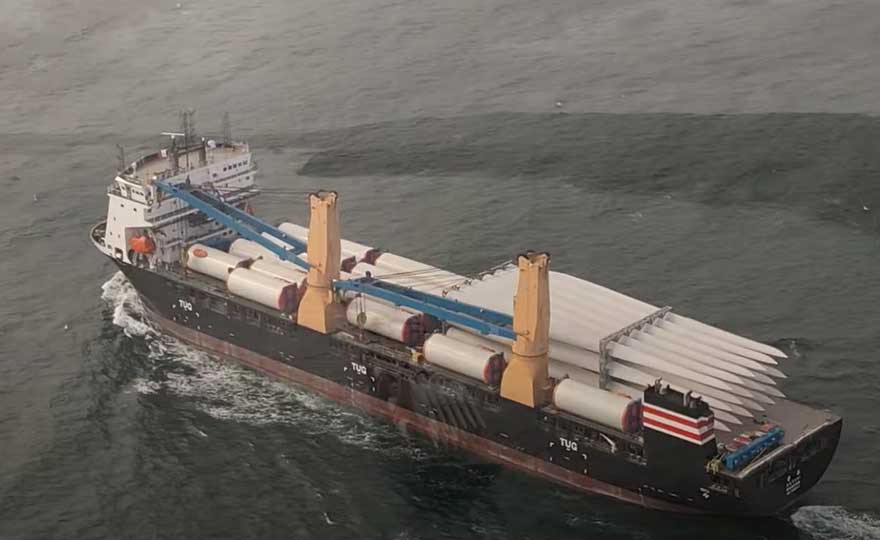 VIDEO | New Heavy-Lift Vessel Katori Enters Nanao Port for First Time